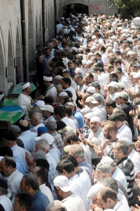 Arakan'da Öldürülen Müslümanlar İçin Gıyabi Cenaze Namazı