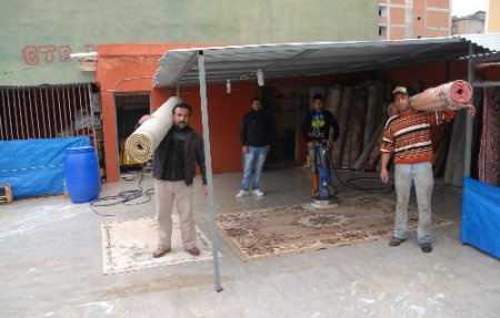 Aralıksız Yağan Yağmur, Toprak Damlı Evleri Çamur İçinde Bıraktı