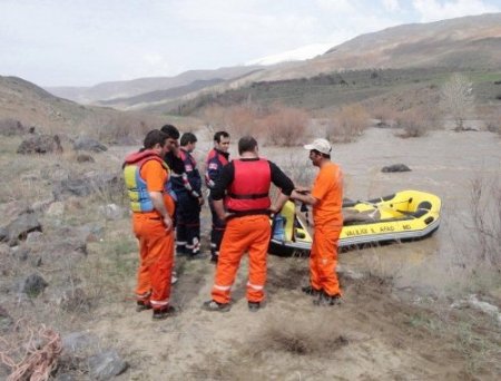 Aras Nehri'ne uçan TIR’ın sürücüsü bulundu
