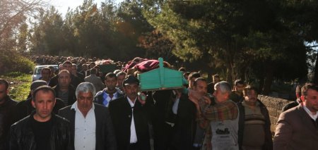 Arazi kavgasında ölen baba ve oğlu toprağa verildi