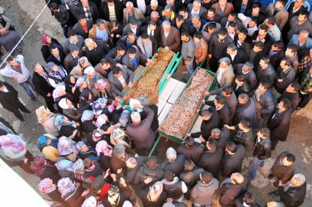 Arazi kavgasında ölen baba ve oğlu toprağa verildi