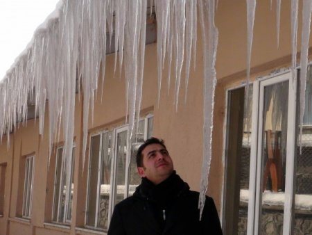 Ardahan’da 2 metrelik buz sarkıtları oluştu