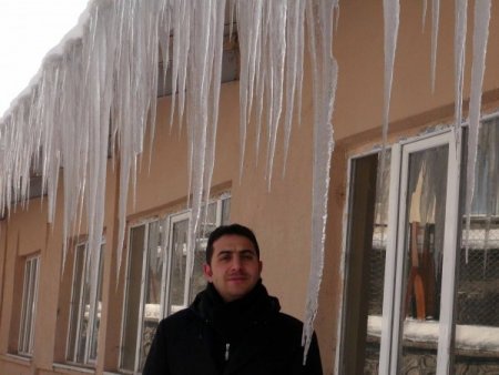 Ardahan’da 2 metrelik buz sarkıtları oluştu