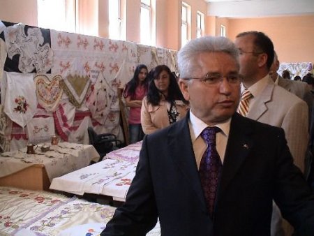 Ardahan'da Halk Eğitim Merkezlerinde Üretilen Eserler Sergilendi