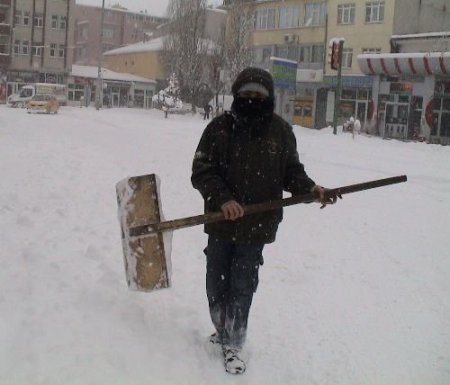 Ardahan'da Kar Yağışından Dolayı 100'den Fazla Köy Yolu Ulaşıma Kapandı