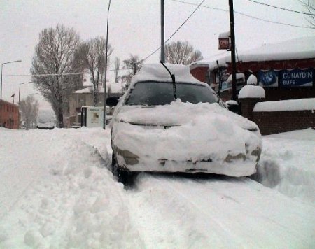 Ardahan'da Kar Yağışından Dolayı 100'den Fazla Köy Yolu Ulaşıma Kapandı