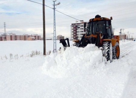 Ardahan'da karla mücadele çalışması sürüyor