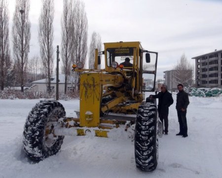 Ardahan'da karla mücadele çalışması sürüyor