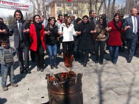 Ardahan’da Nevruz ateşi yakıldı