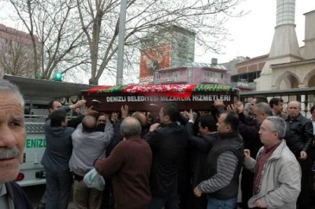Ardahan'da Öldürülen Öğretmen Saadet Ulus Toprağa Verildi