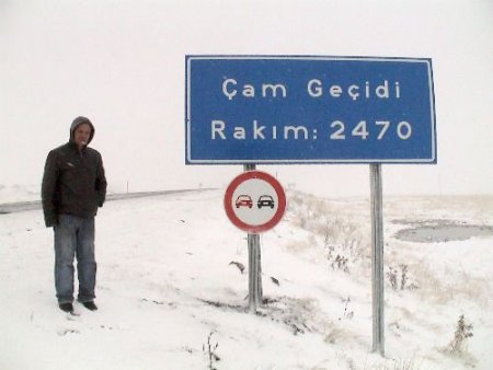 Ardahan'ı Şavşat'a Bağlayan Çam Geçidi'nde Kar Yağışı