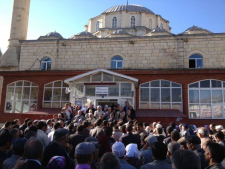 Ardahanlı hacı adayları, kutsal topraklara uğurlandı