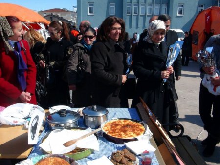 Ardahanlı kadınlar el emeklerini sergiledi