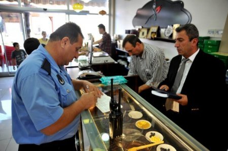Arhavi'de işyerleri sıkı denetimden geçiriliyor