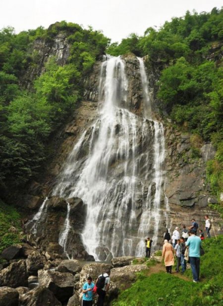 Arhavi'de Mençuna Şelalesi Doğa Yürüyüşü Coşkulu Geçti