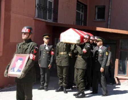Arı Sokması Sonucu Şehit Olan Er Toprağa Verildi