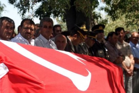 Arı Sokması Sonucu Şehit Olan Er Toprağa Verildi
