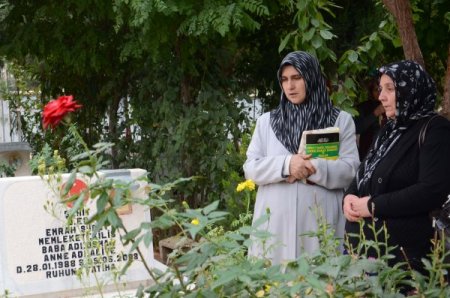 Arife günü şehitliklere akın ettiler