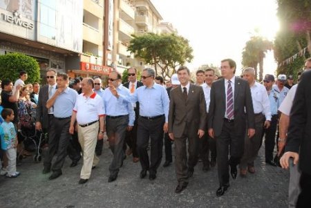 Arınç, Alanya Turizm Ve Sanat Şenliği'nde Kortej Yürüyüşüne Katıldı