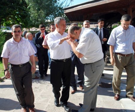 Arınç, Annesi Ve Geçmişleri İçin Mevlid-i Şerif Okuttu