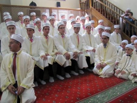 Arınç, Hilaliye Kur'an Kursu'nda eğitim alan 56 hafızın icazet törenine katıldı