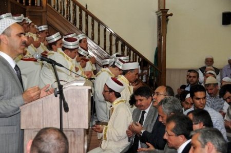 Arınç, Hilaliye Kur'an Kursu'nda eğitim alan 56 hafızın icazet törenine katıldı