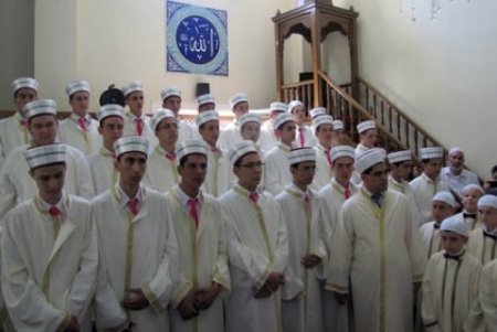 Arınç, Hilaliye Kur'an Kursu'nda eğitim alan 56 hafızın icazet törenine katıldı