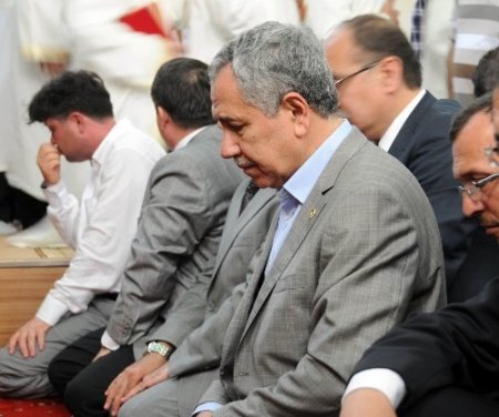 Arınç, Hilaliye Kur'an Kursu'nda eğitim alan 56 hafızın icazet törenine katıldı