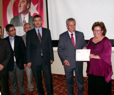 Arınç, Medya Eğitimi Sertifika Törenine Katıldı