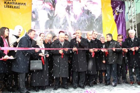 Arınç, Özel Rafet Kahraman Liseleri Eğitim Kampüsü'nü hizmete açtı