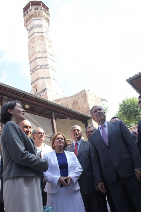 Arınç, Ziya Paşa’nın dizeleriyle mesaj verdi