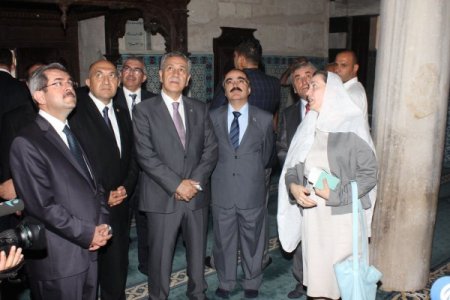 Arınç, Ziya Paşa’nın dizeleriyle mesaj verdi