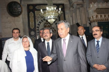 Arınç, Ziya Paşa’nın dizeleriyle mesaj verdi