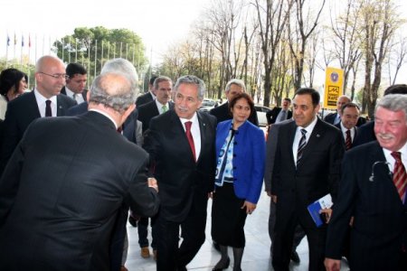 Arınç: 2011 yılında yurt dışına 1 milyar 273 milyon dolar yardım yaptı(1)