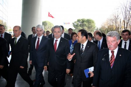 Arınç: 2011 yılında yurt dışına 1 milyar 273 milyon dolar yardım yaptı(1)