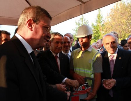 Arınç: 4 +4+ 4 ile Türkiye’yi 8 yıllık kesintisiz eğitimden kurtardık