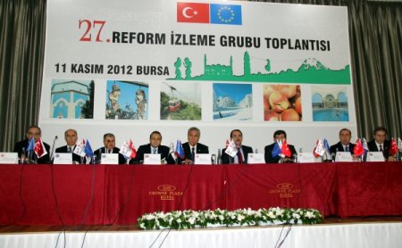 Arınç: Anadilde savunma düzenlemesinin açlık greviyle ilgisi yok