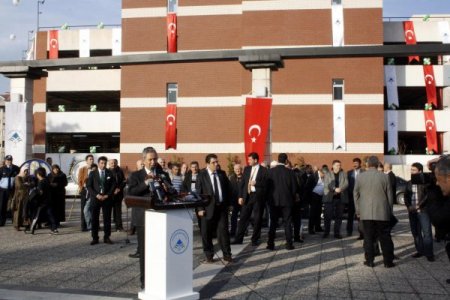 Arınç: Aramızda nifak çıkarmak isteyenlere fırsat vermeyelim