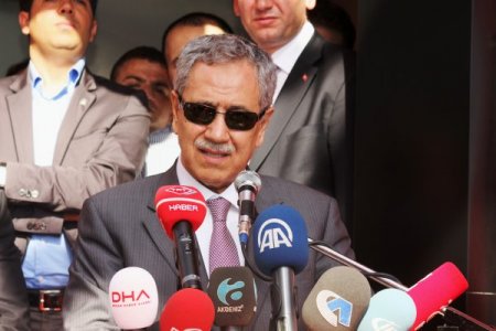 Arınç: Başkasının topundan tüfeğinden ürkmedik, şapkamızı alıp kaçmadık