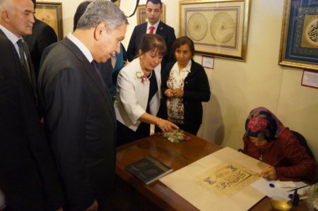 Arınç: BDP’li vekiller açlık grevlerini sonlandırmak için girişimde bulunmalı