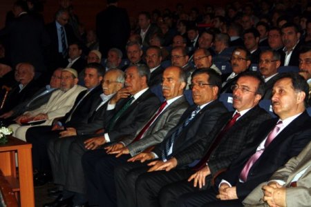 Arınç: Bediüzzaman Said Nursi Bizi İnsan Haline Getirdi