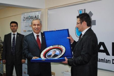 Arınç: Bütün Üniversitelerde Eski Günlerin Özlemini Çeken, Tahrikçi, Anarşist Gruplar Var