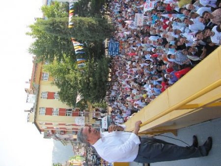 Arınç: Dimdik Durduk, Boynumuzu Eğmedik, Ağlamadık, Korkmadık