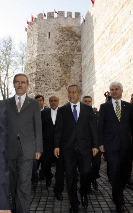 Arınç: Dokunulmazlıklar konusunda grup kararı alınacağını sanmıyorum