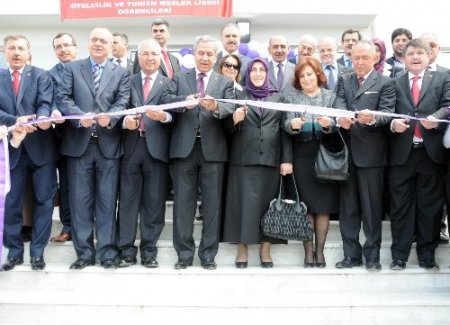 Arınç: Geçmişte meslek liselerine karşı adeta hasmane bir tutum vardı