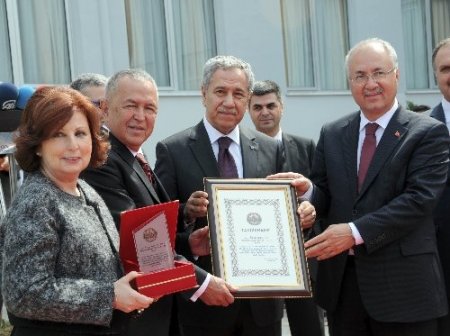 Arınç: Geçmişte meslek liselerine karşı adeta hasmane bir tutum vardı