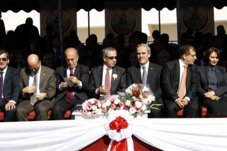 Arınç : Her işin başına sağlığı koyduk, milletimizin mutlu olmasını istiyoruz