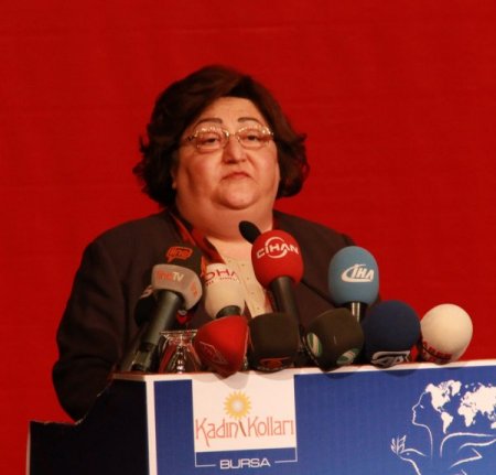 Arınç: Hükümetimiz Suriye'ye 37 bin ton un gönderme kararı aldı