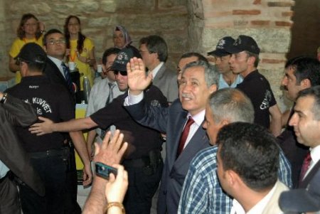 Arınç: İdam, Mhp'nin De İçinde Bulunduğu Koalisyon İktidarında Kaldırıldı