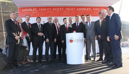 Arınç: Siyasi İstikrar Yanında Akıllı Bir Ekonomi Siyaseti Türkiye’yi Global Krizden Uzak Tuttu